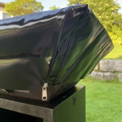 Abdeckhaube BlackBull BIGQUBE M, Schwarz -Cafiro Geschäft abdeckplane bigqube seitlich 510x510 1
