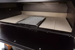 Der Merklinger 1200 Holzofen Standard -Cafiro Geschäft merklinger holzbackofen grill pizzaofen brotbackofen 1200 vorne tuere auf zoom 2 jpg