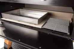 Der Merklinger 1200 Holzofen Standard -Cafiro Geschäft merklinger holzbackofen grill pizzaofen brotbackofen 1200 vorne tuere auf zoom 4 jpg