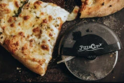 MOESTA-BBQ PizzaSchneider – PizzaCut 7 MOESTA-BBQ PizzaSchneider – PizzaCut -Cafiro Geschäft pizzacut anwendung 1200x800x72dpi 297a8klxpmkhbq94